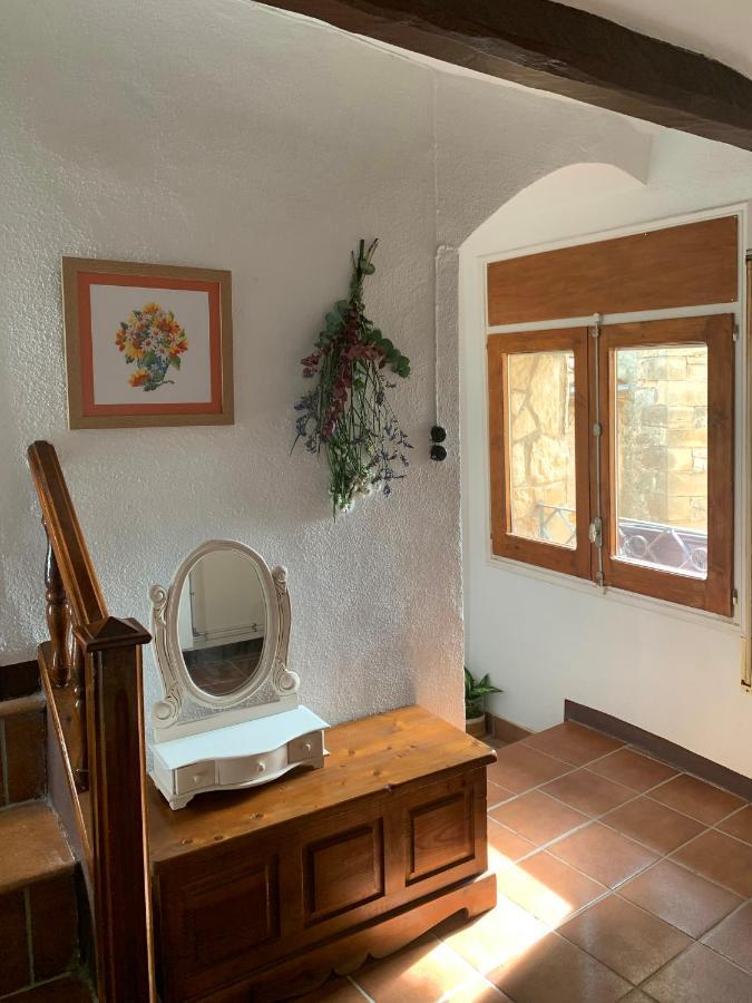 Ferienhaus Vive La Vida Rural: En Les Piles. Niu Rural, S.l. *